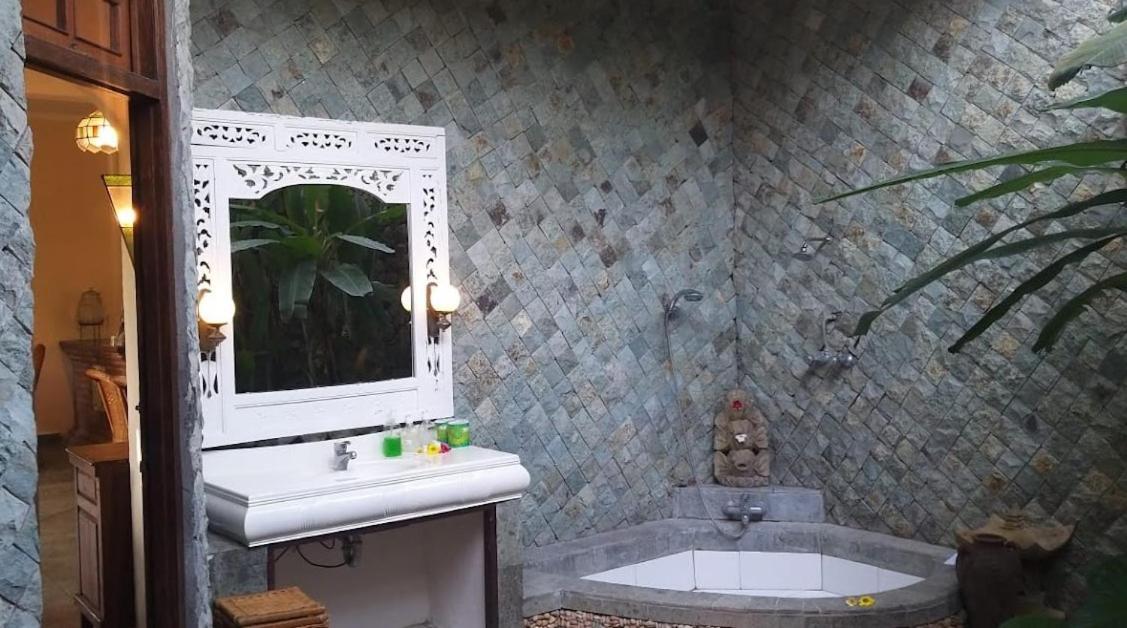 Rambutan Hotel Lovina Esterno foto