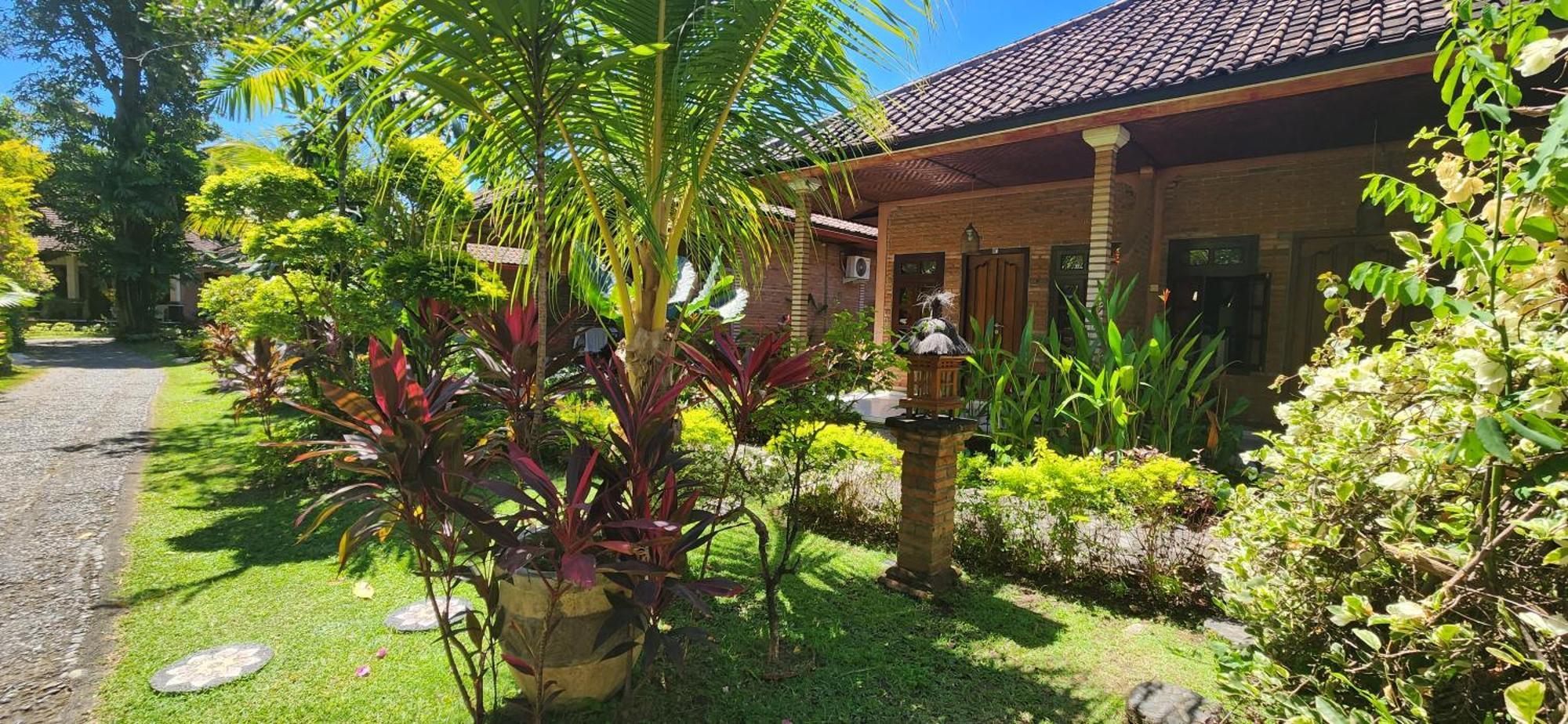 Rambutan Hotel Lovina Esterno foto